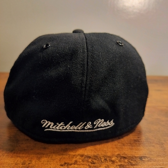 Mitchell & Ness Black CAVS Embroidered Hat - Picture 3 of 4